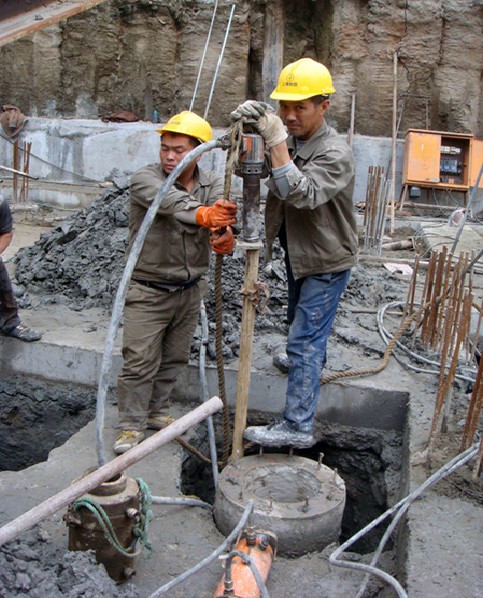基坑围护抢险与基桩纠偏工程